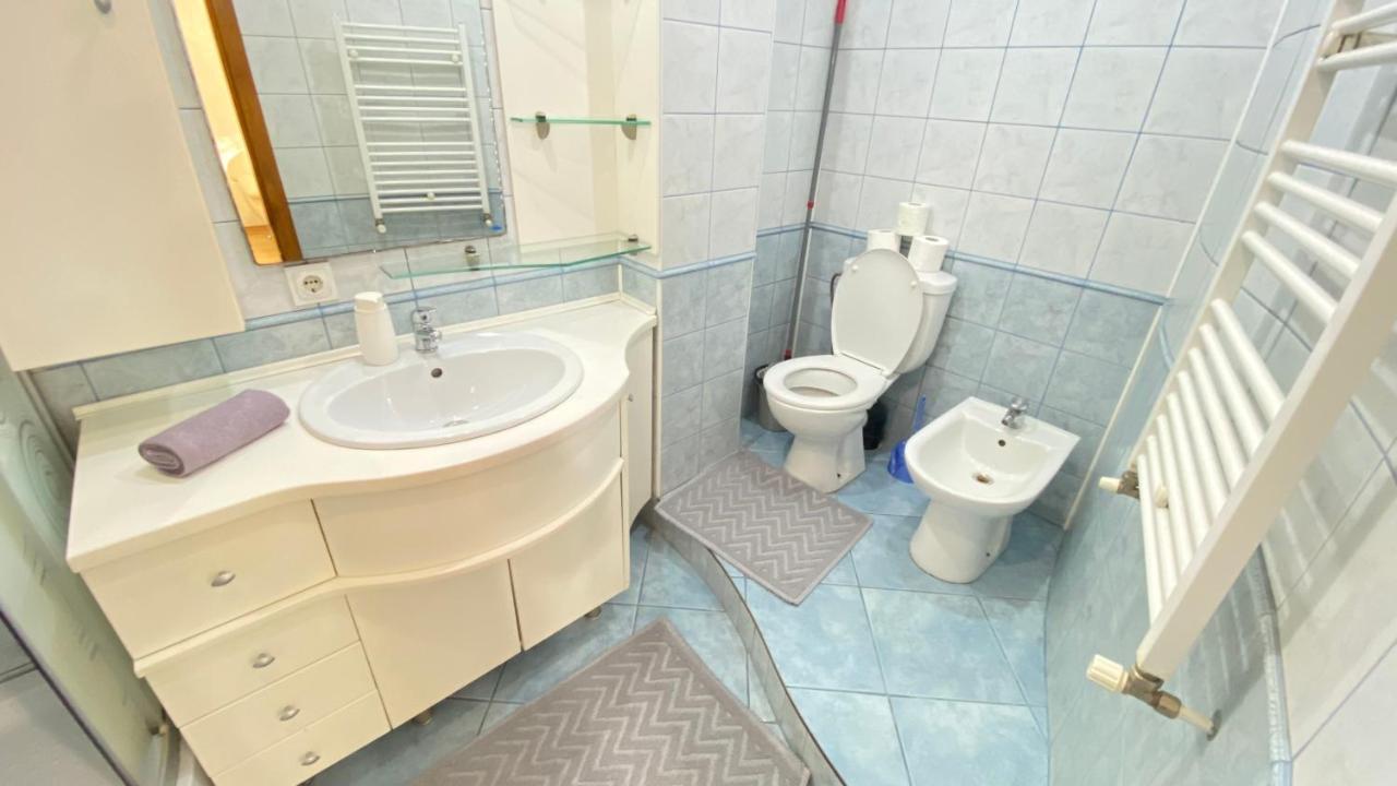 Ultracentral Apartment Puskin Street キシナウ エクステリア 写真