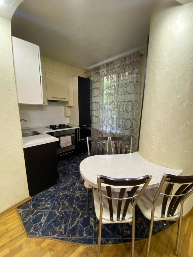 Ultracentral Apartment Puskin Street キシナウ エクステリア 写真